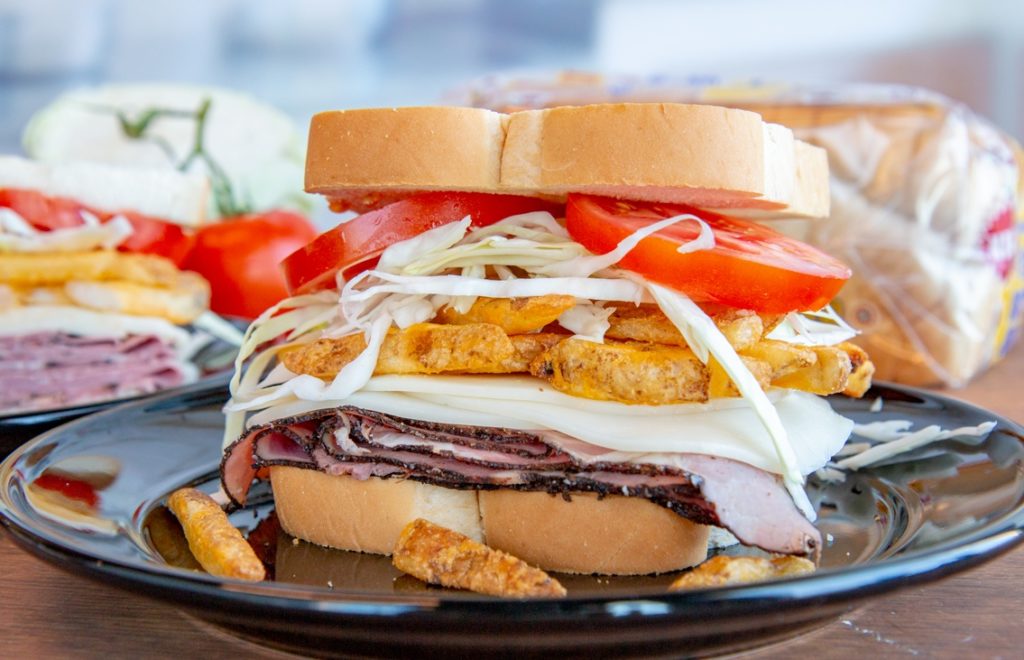 PittsburghStyleSandwich (5) Martin's Famous Potato Rolls and Bread