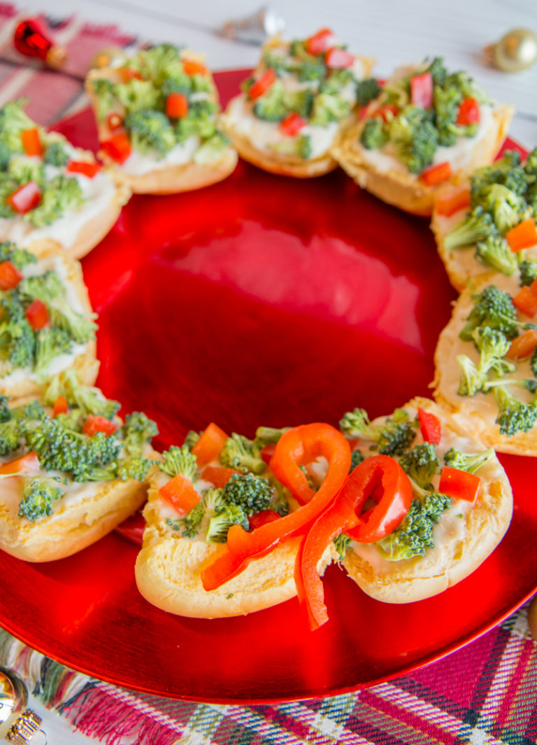 Appetizer-Wreath.jpg - Martin's Famous Potato Rolls and Bread