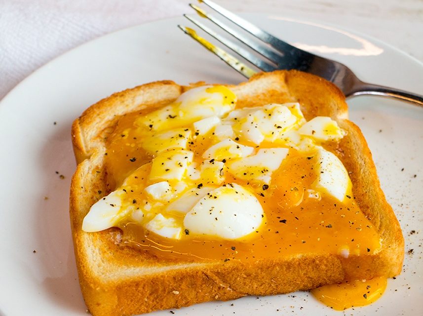 https://potatorolls.com/wp-content/uploads/2020/10/Smashed-Egg-Toast2-857x640.jpg