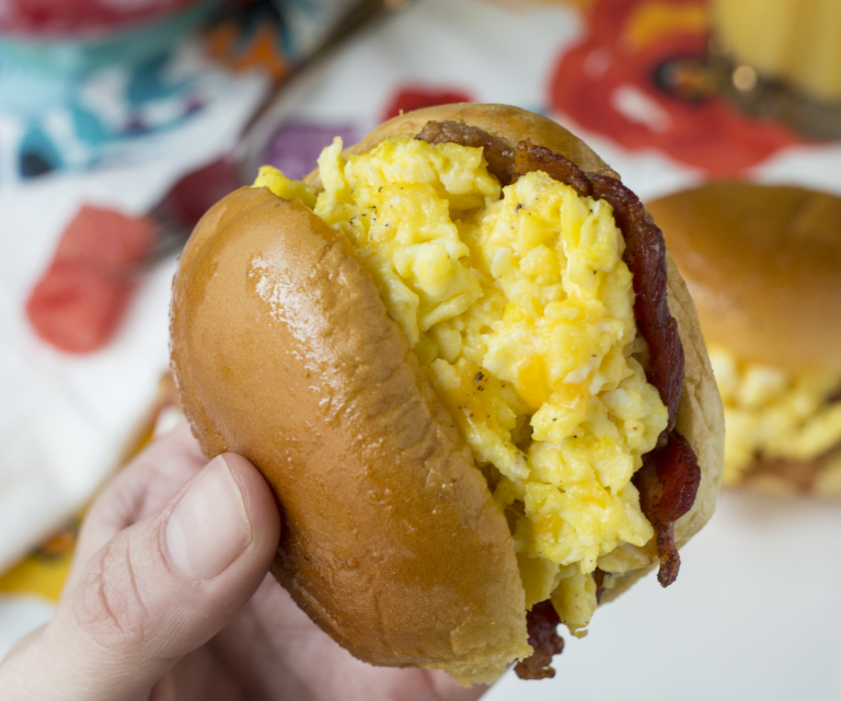 Cheesy Scrambled Eggs & Bacon Breakfast Sandwich - Martin's Famous Potato  Rolls and Bread