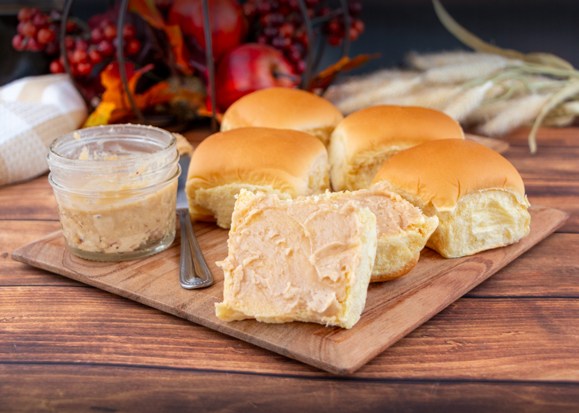 Martin's Dinner Rolls with Maple Butter Spread