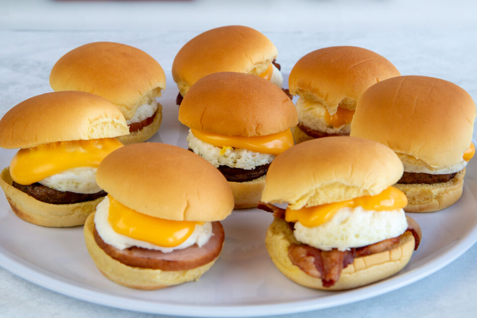 Cheesy Scrambled Eggs & Bacon Breakfast Sandwich - Martin's Famous Potato  Rolls and Bread